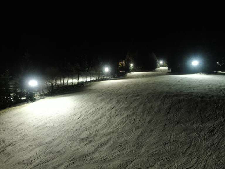 Die Piste am Rotterhang bei Flutlicht