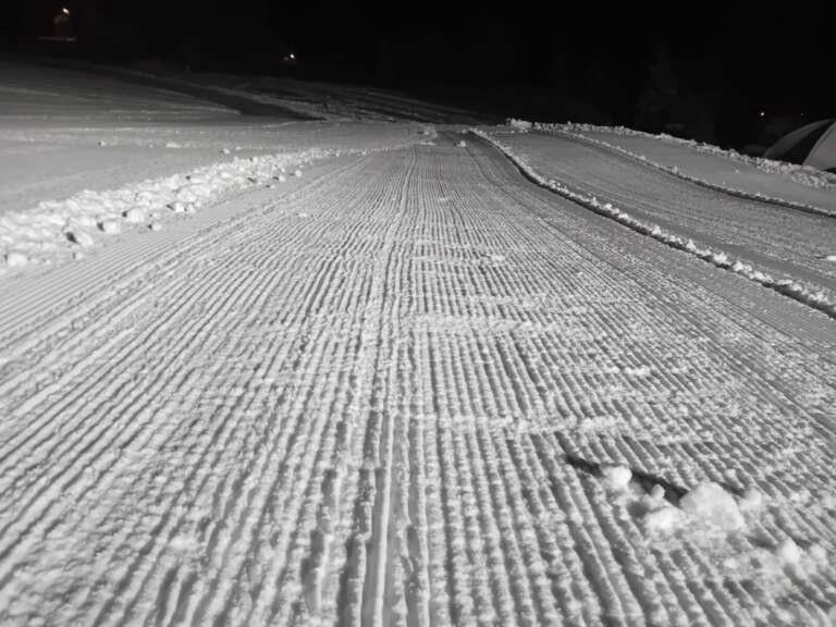 Frisch präparierte Piste am Rotterhang am Abend